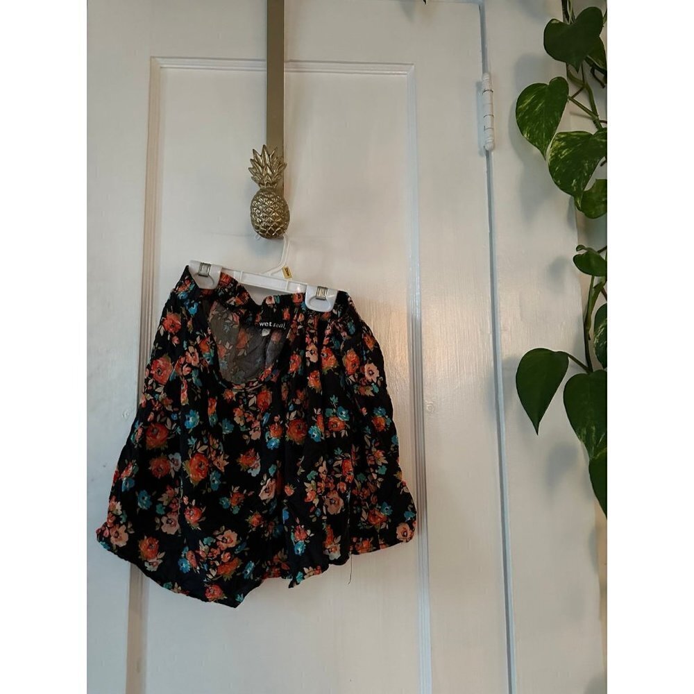 Wet Seal Women’s size large floral skirt